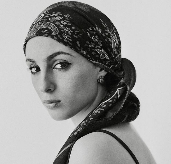 Евровидение 2021: что известно про француженку, которой пророчат победу